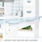 Detalj av tavle på Lekebutikk Alma i MDF med tavle hvit