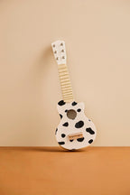Montert lekegitar i tre svart/hvit 53,5 cm med 6 strenger