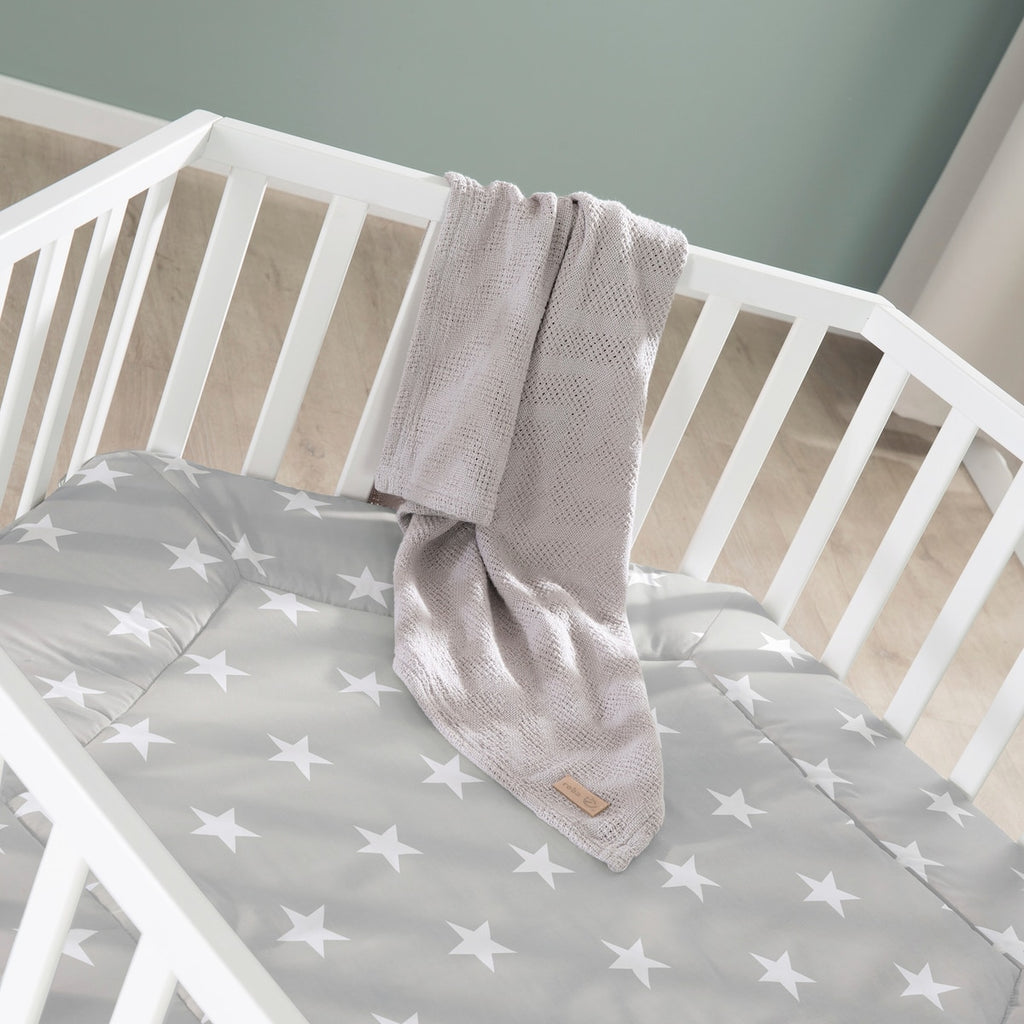Utsnitt av treflater i Lekegrind 6-kantet Little Stars Cosiplay