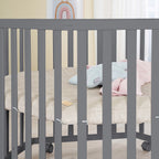 Oversikt av Lekegrind 6-kantet Luxe Greyish quiltet med innlegg med leker