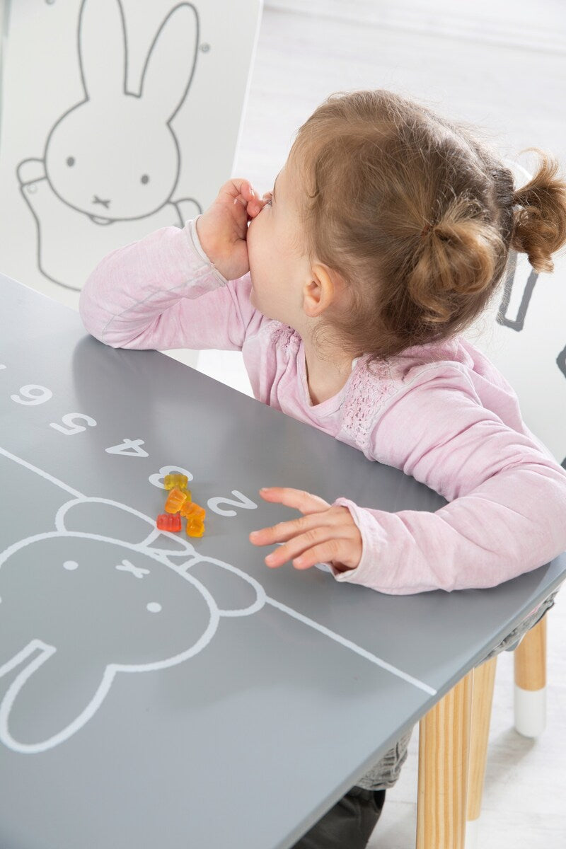 Lekehylle Miffy med 5 stoffbokser og barneromsinteriør
