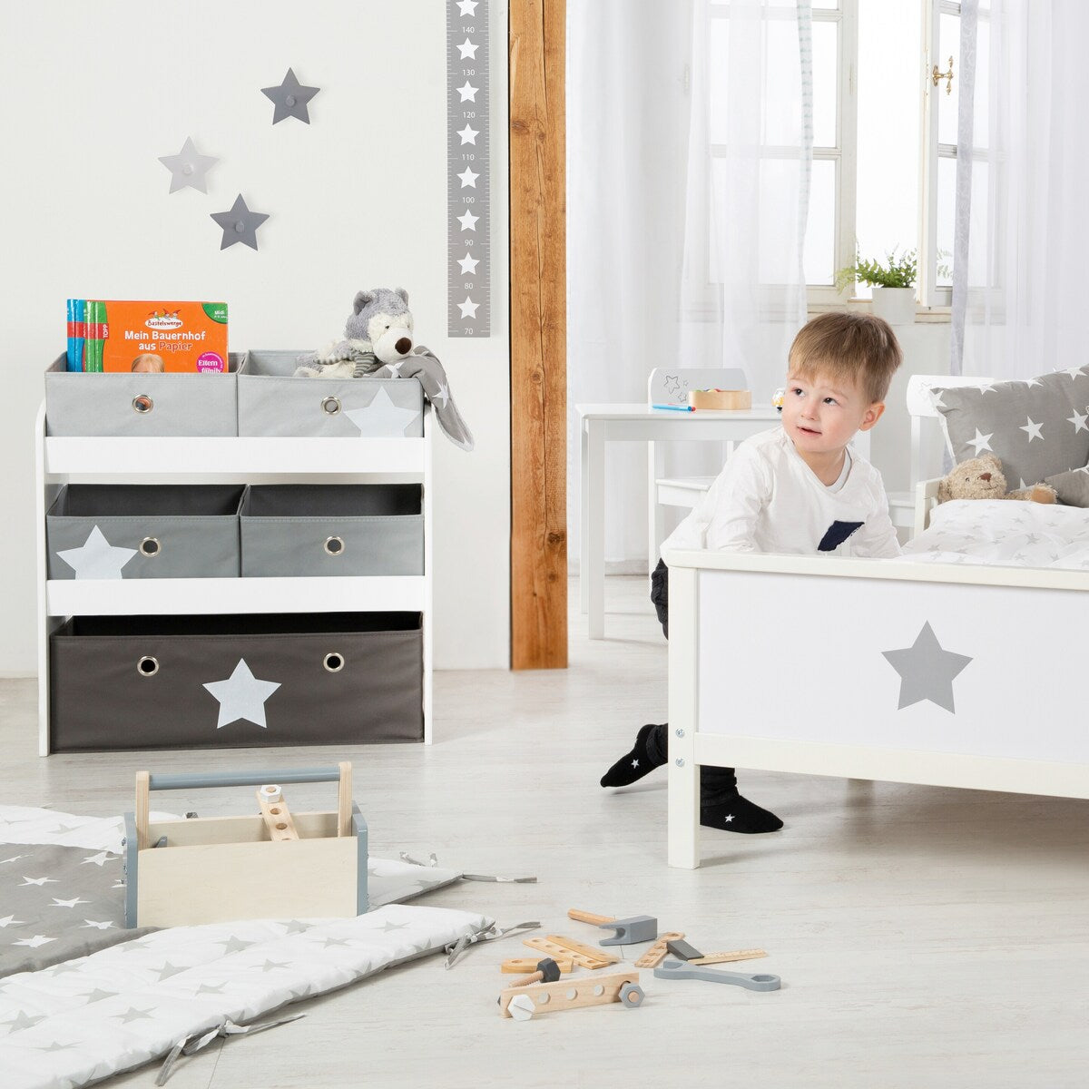 Lekehylle Stars med 5 stoffbokser sideprofil