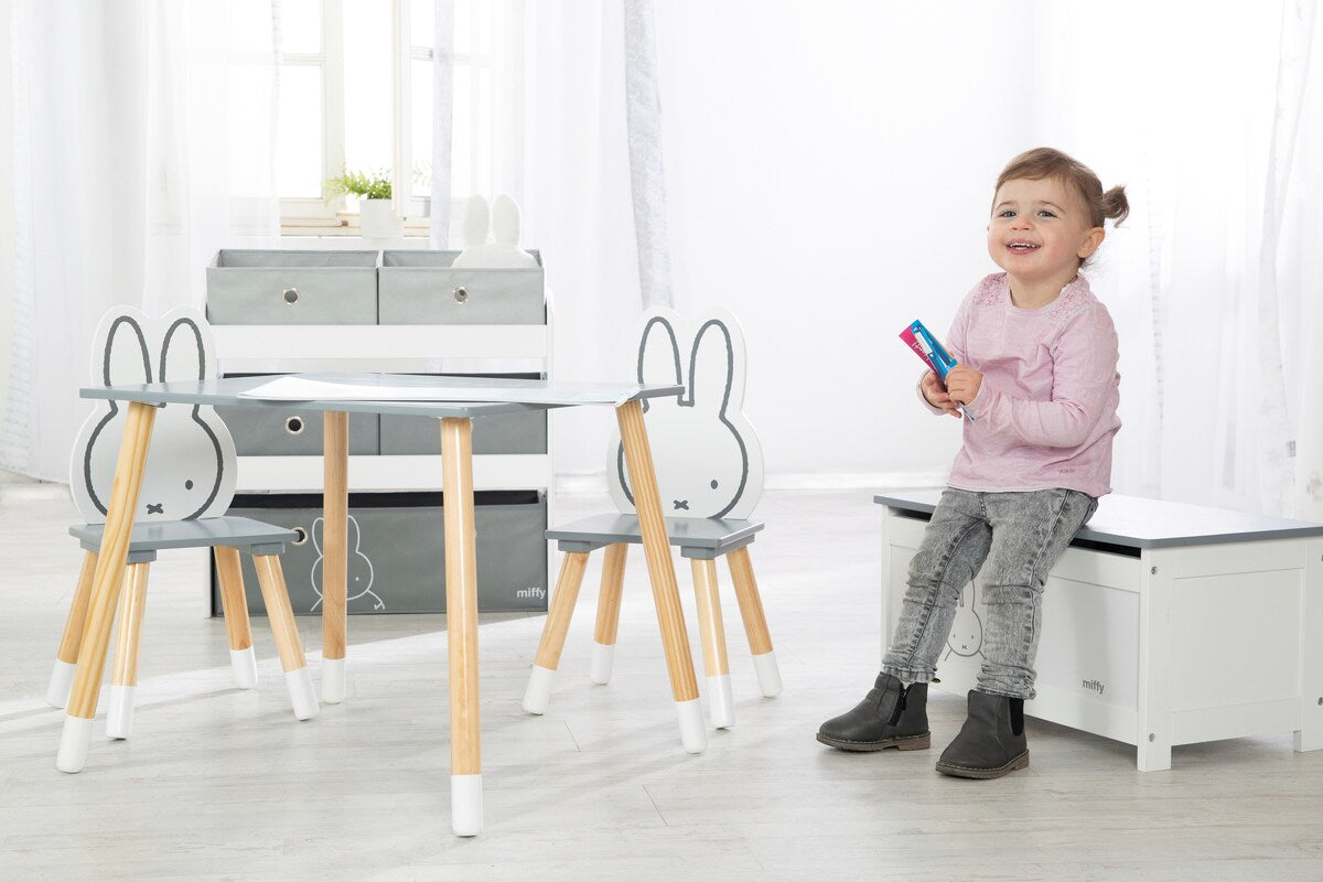 Lekekisten Miffy med åpent lokk og oppbevaring