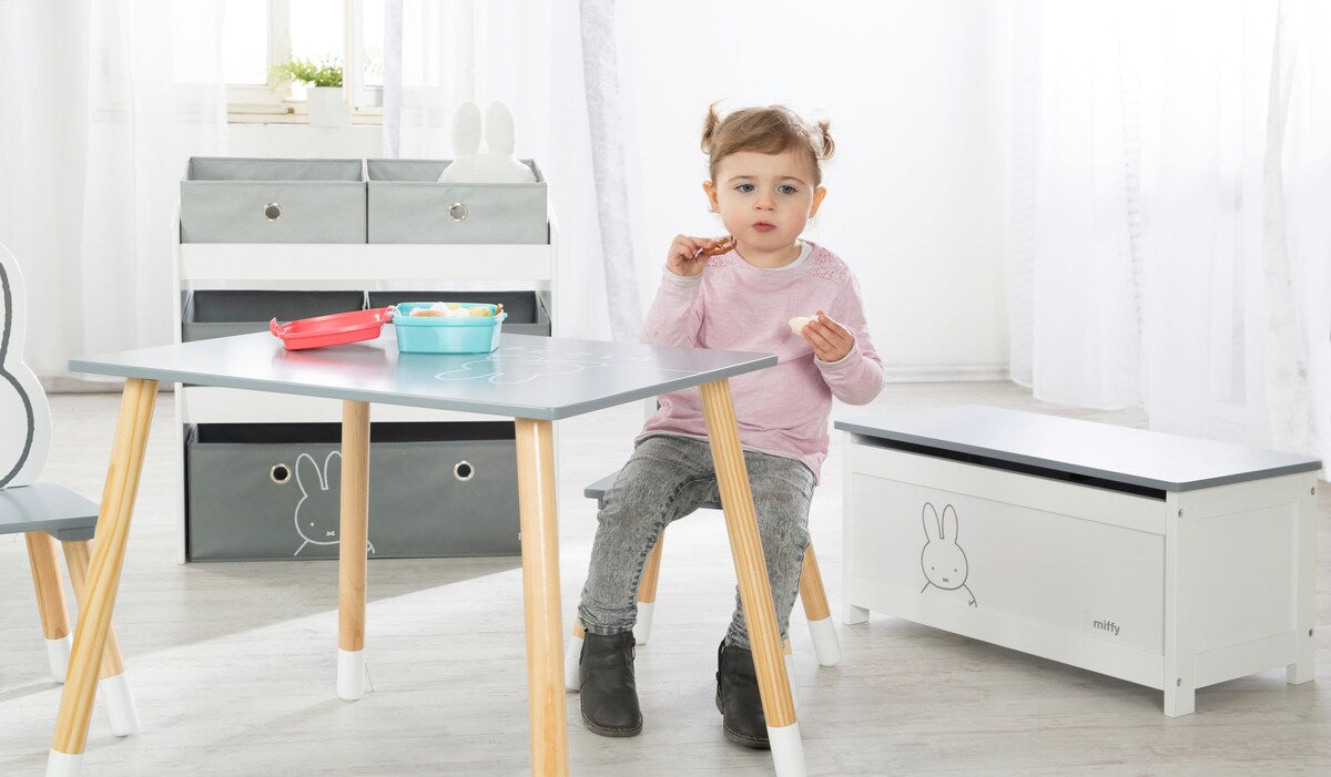 Oversikt av Lekekiste Miffy med sittebenk i MDF