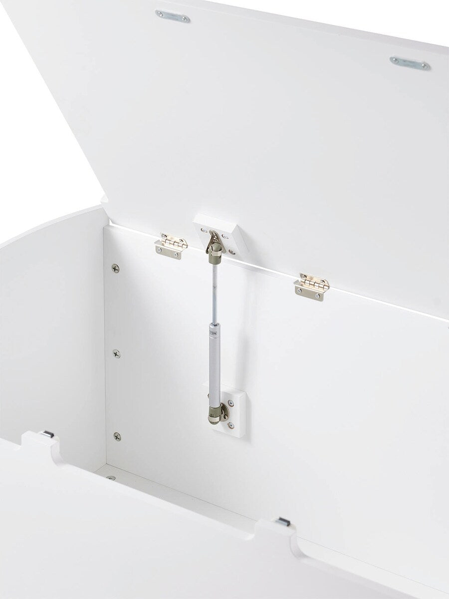 Detalj av lokk og demping på Lekekiste XL KONFETTI i MDF 90x50x51,5 cm hvit