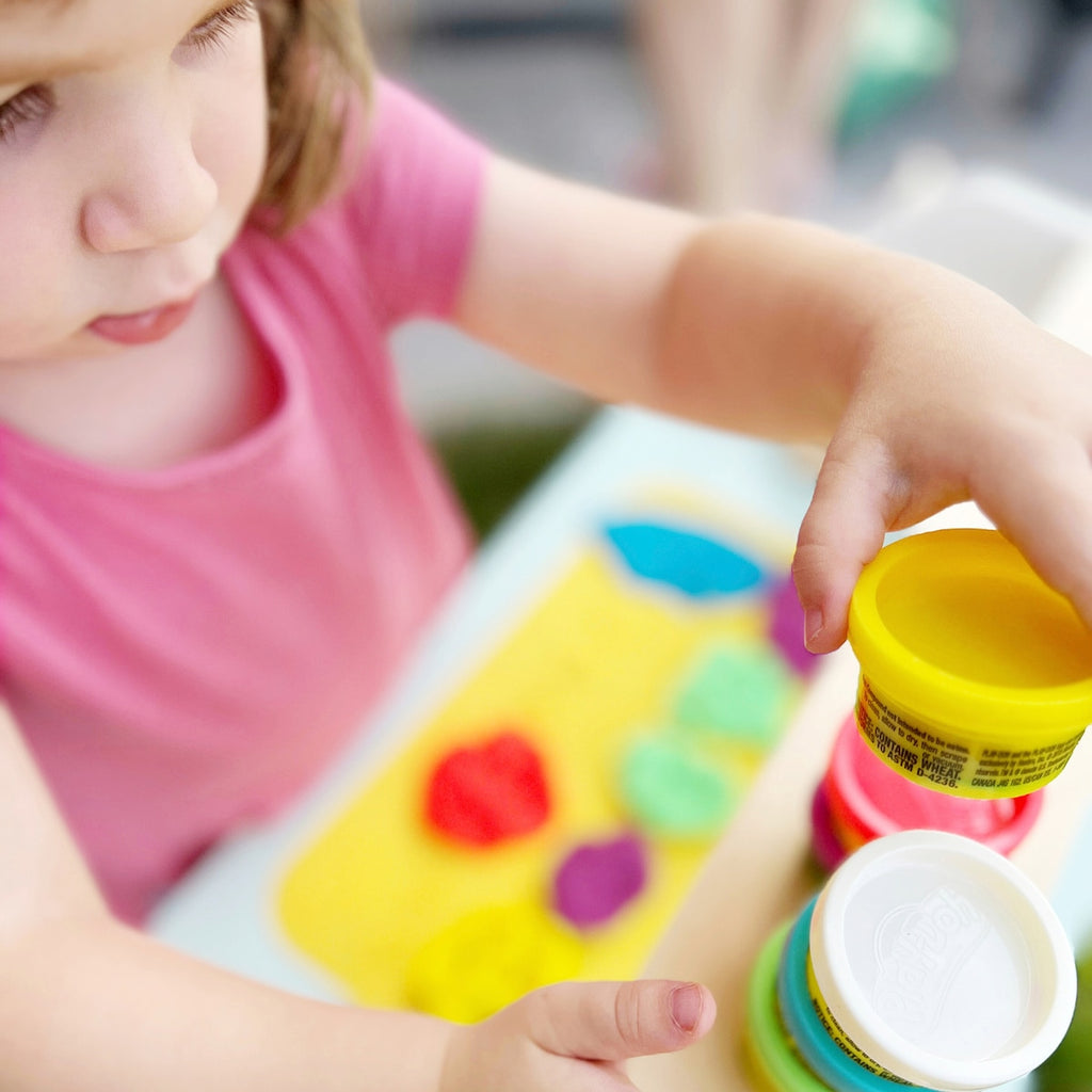 Lekesett med 3D-kreativmatte og modelleire fra 3 år med vannavstøtende forkle