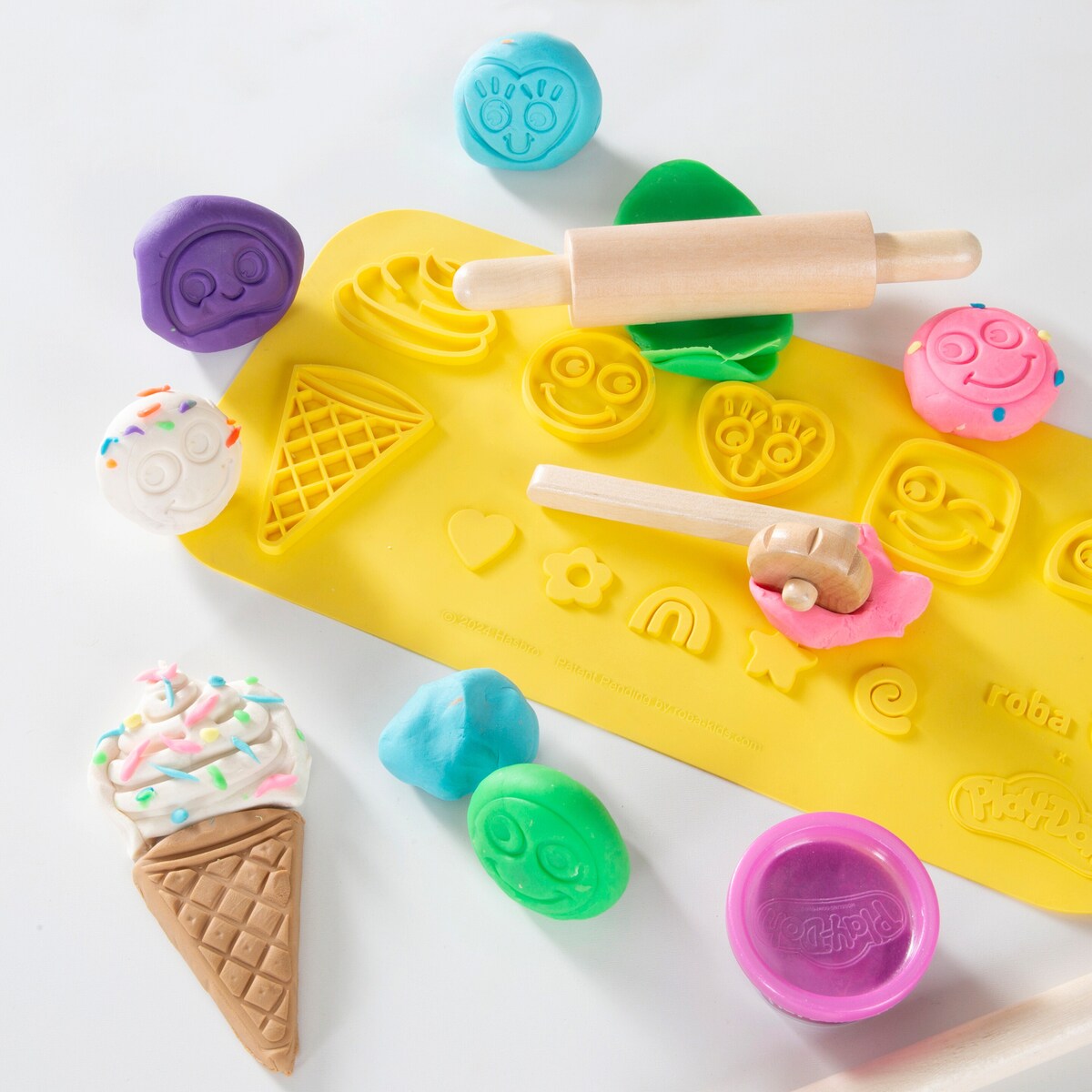 Silikonmatte med morsomme ansikter i Lekesett med 3D-kreativmatte og modelleire fra 3 år