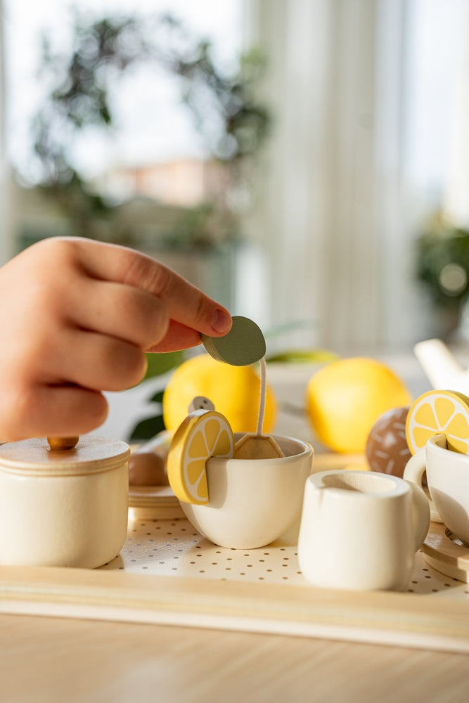 Lekesett afternoon tea med sitrondesign i tre Jabadabado detalj