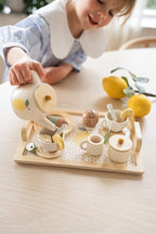 Lekesett afternoon tea med sitrondesign i tre Jabadabado montert