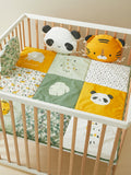 Leketeppe for baby i bomull patchwork Pandafreunde forfra