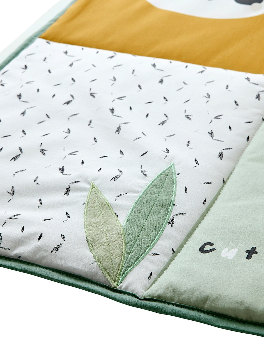 Pakking av leketeppe for baby i bomull patchwork Pandafreunde