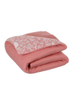 Leketeppe for baby i musselin Waldspaziergang bakside