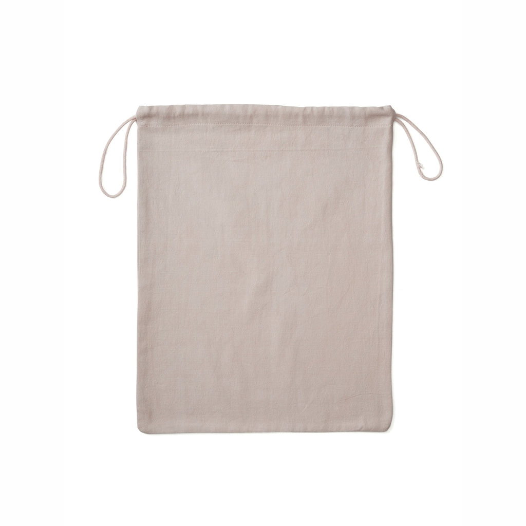 Leketeppe Neo GOTS-bomull 100x100 cm med oppbevaringspose i bruk
