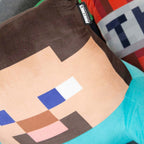 Nærbilde av Minecraft Steve motiv på lesepute med ryggstøtte i fløyel