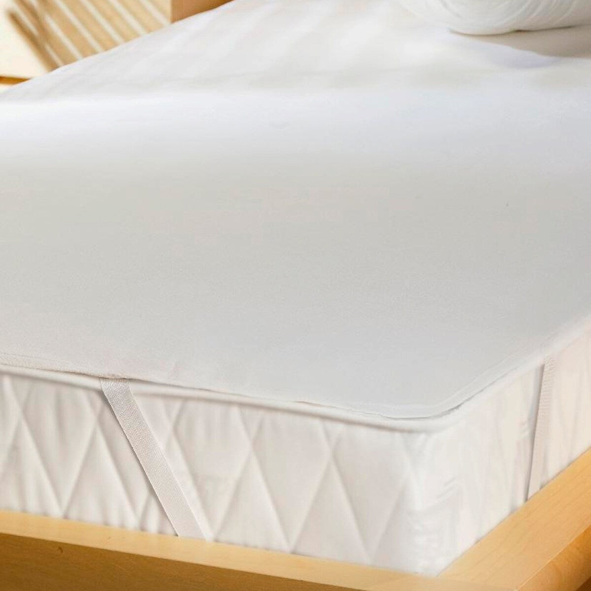Nærbilde av hjørnegummi på madrassbeskytter molton/frotte 70x140 cm vanntett SETEX