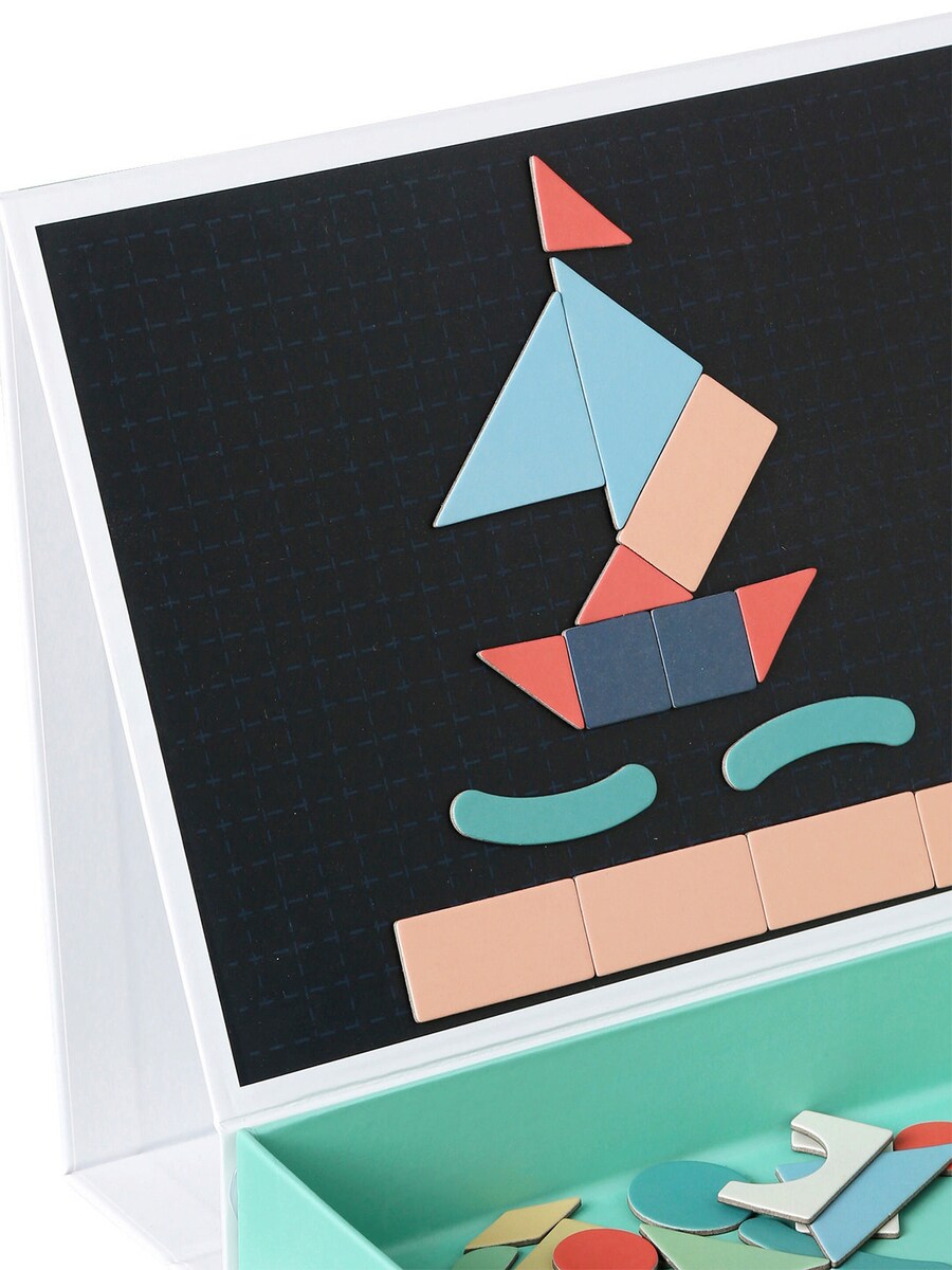 Detaljbilde av magnetiske treformer i Magnetisk tangram-spill for barn i tre 20 kort