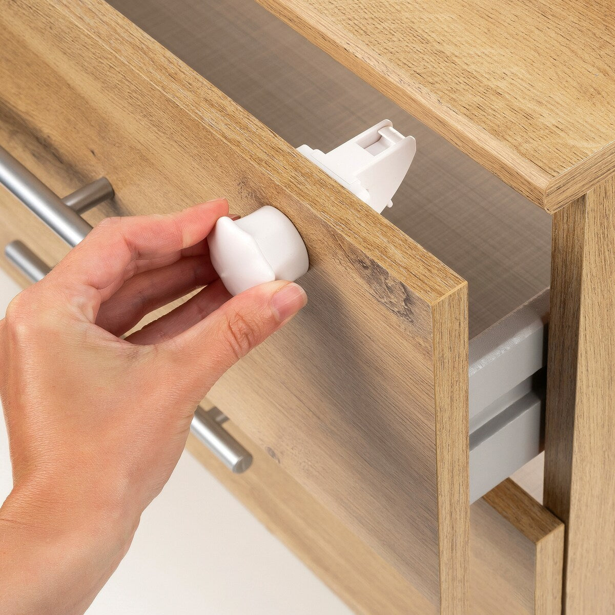 Detalj av magnetlås i bruk