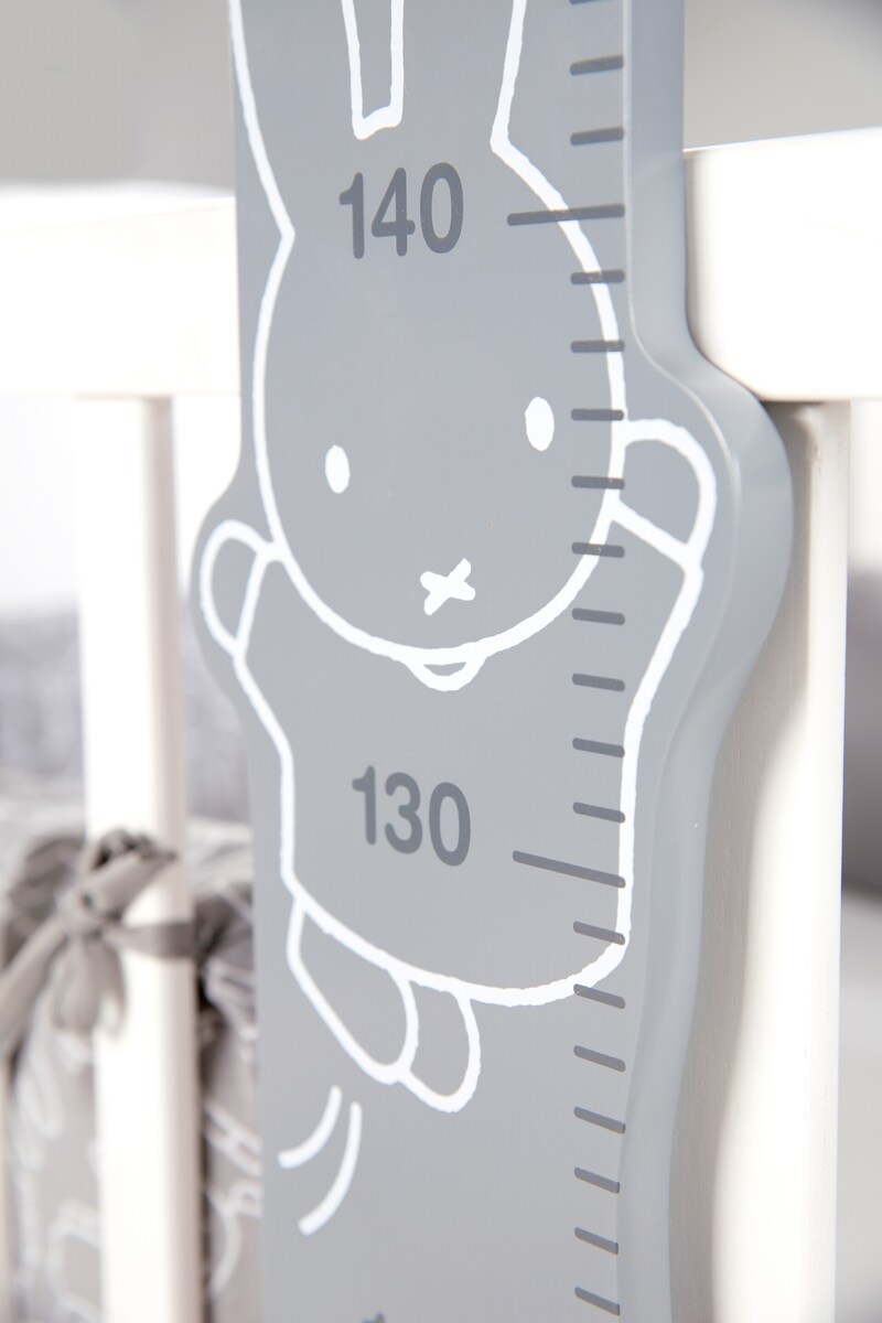 Montert Målelekt Miffy i MDF 70-150 cm på barneromsvegg