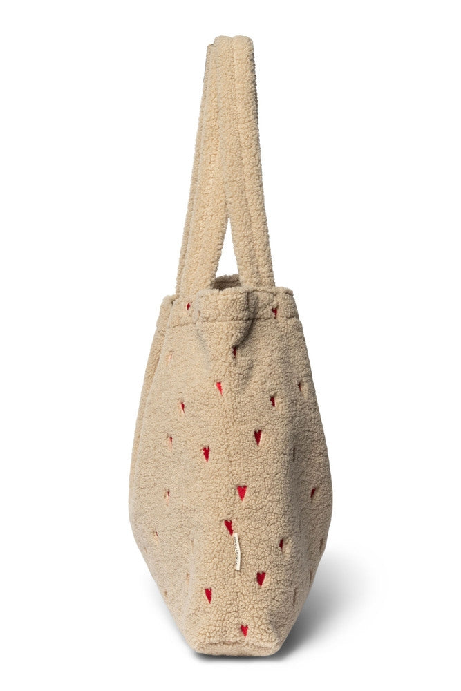Detalj av stoffet på Mammaveske Ecru Hearts teddy 58x42 cm
