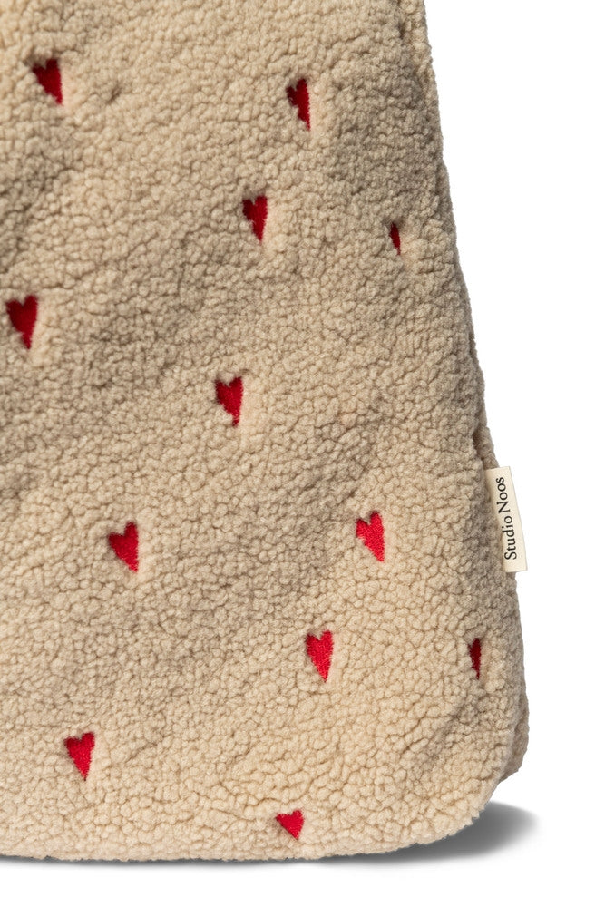 Montert Mammaveske Ecru Hearts teddy 58x42 cm på barnevogn