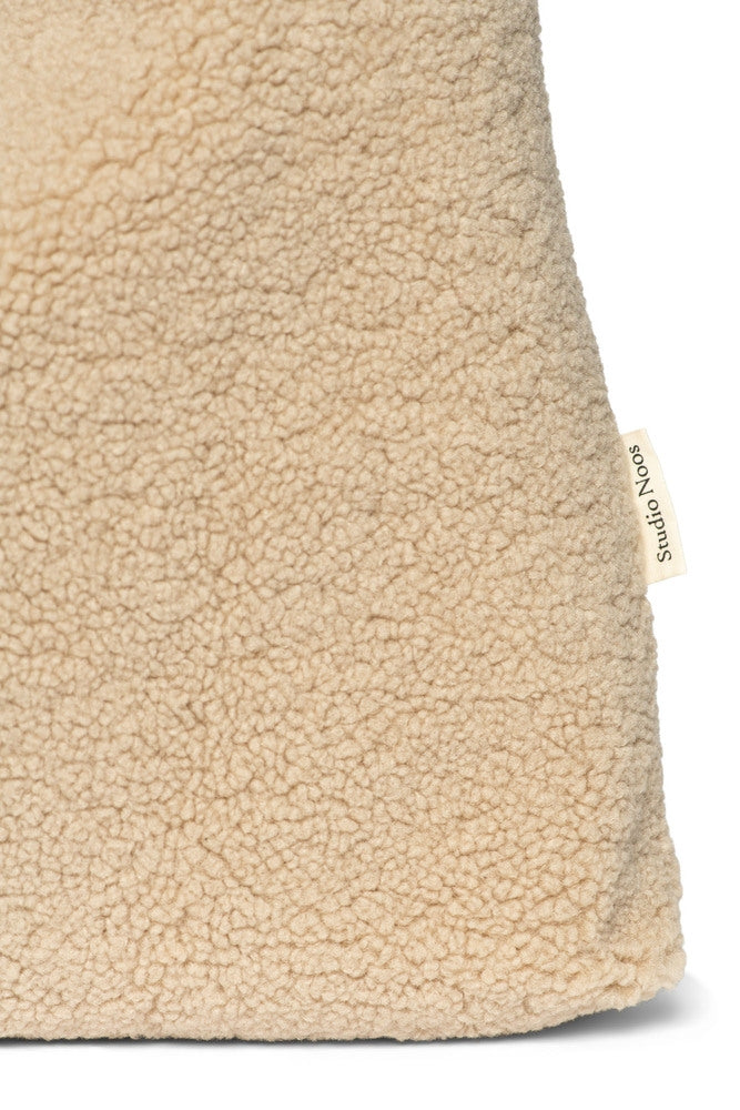 Montert Mammaveske Ecru teddy 58x42 cm Øko-Tex på barnevogn