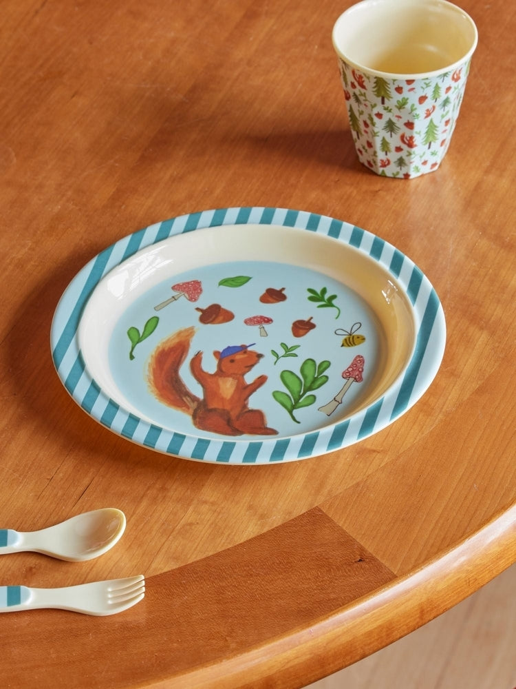 Melamintallerken Happy Forest blue for barn - bakside med skogsmotiv