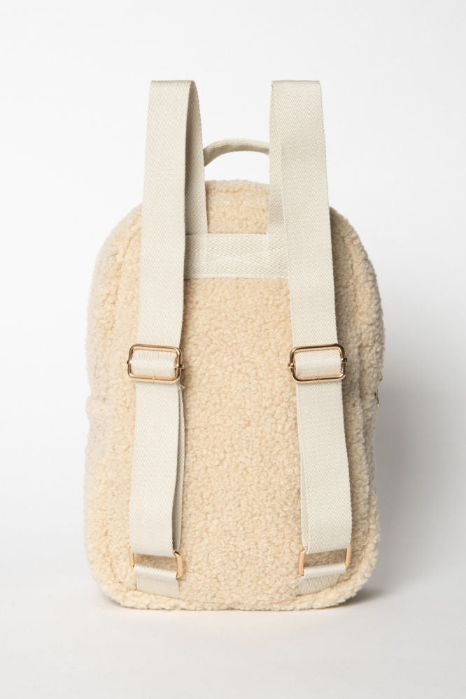 Miniryggsekk teddy ullhvit 31x21 cm 0-5 år Studio Noos montert