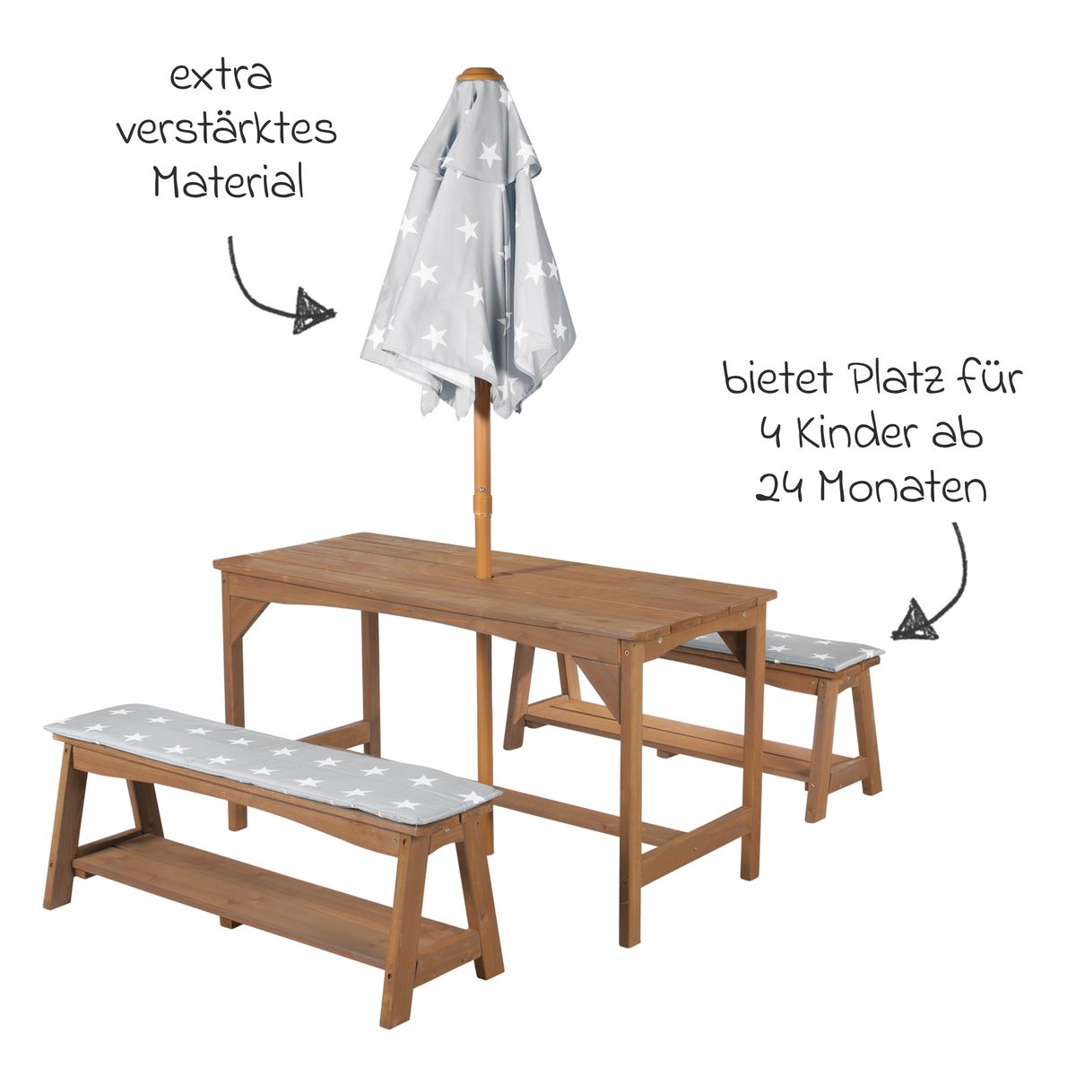 Montert møbelgruppe for barn med sitteputer og parasoll i hage