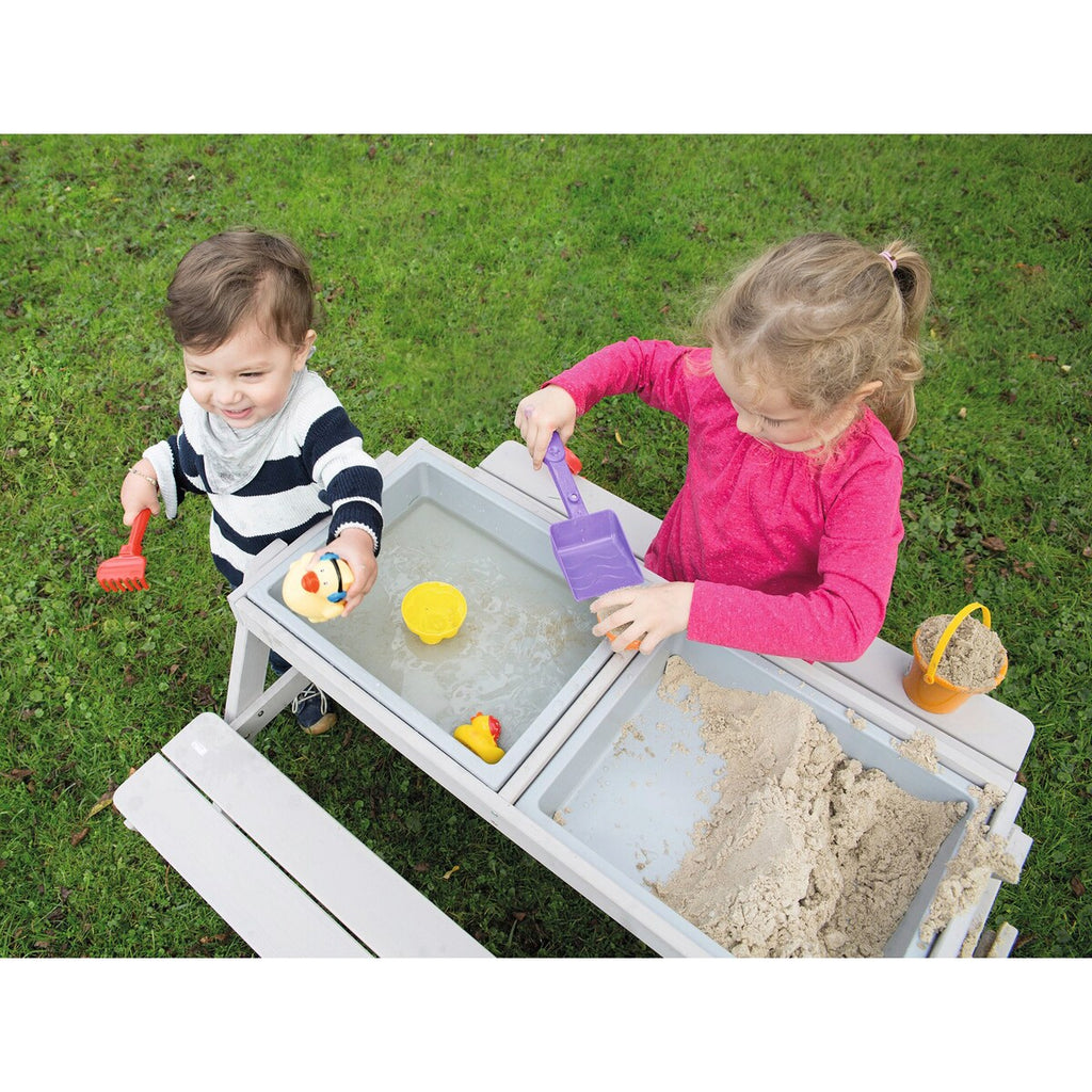 Montert Møbelgruppe for barn Play for 4 Outdoor Deluxe 89x86 cm i bruk