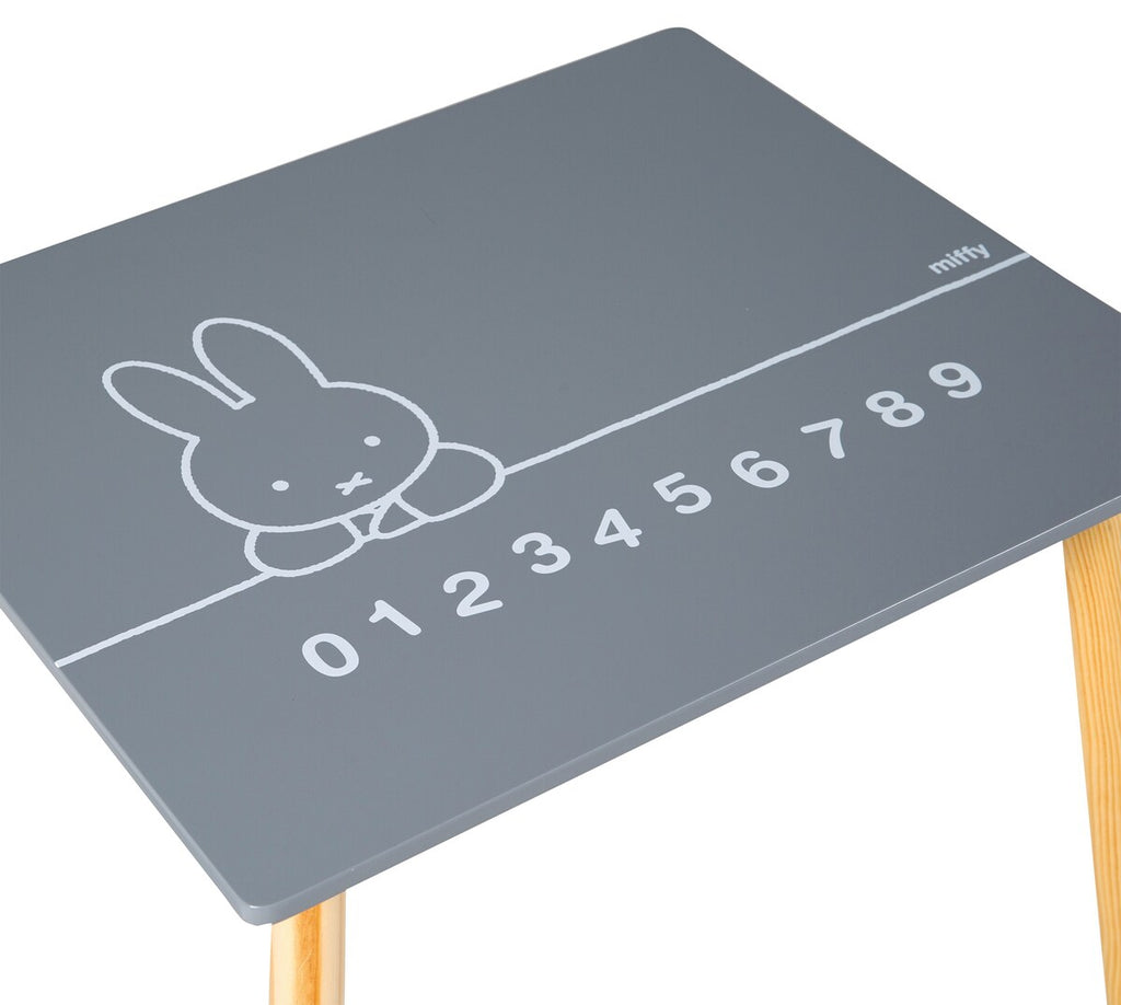 Møbelgruppe for barn Miffy 3 deler bord og stoler bakside