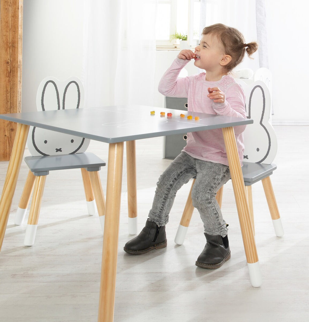 Sideprofil av stol i Møbelgruppe for barn Miffy 3 deler bord og stoler