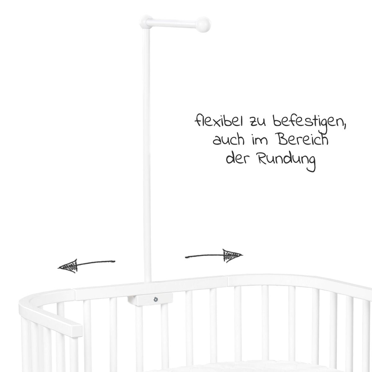 Detalj av mobilholder i heltre bøk til senger med runde spiler, hvit