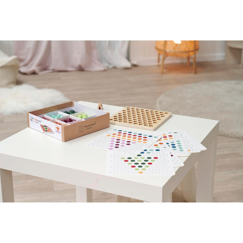 Montessori sorteringsperler i tre 100 deler fra 4 år nærbilde av trepinsett