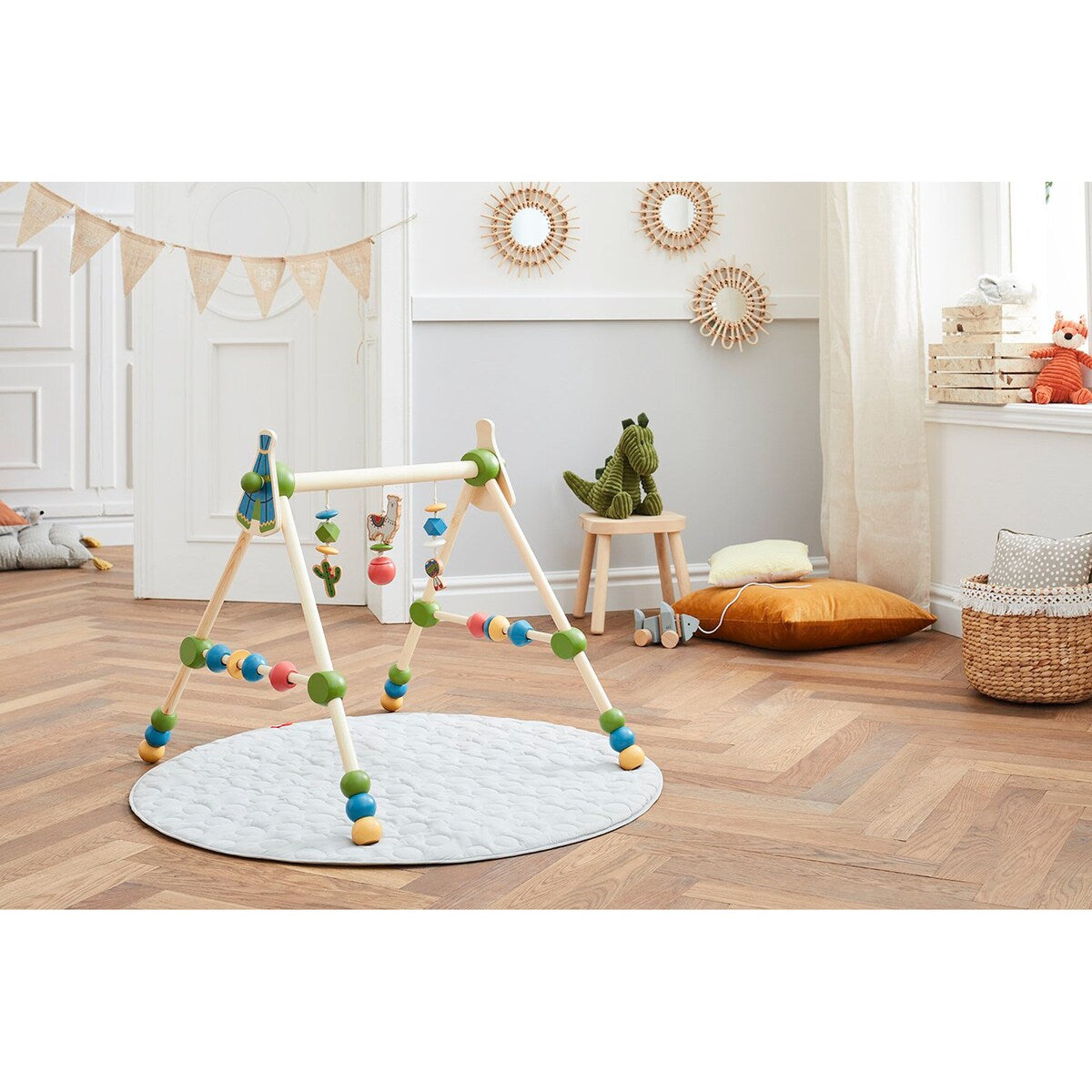 Nærbilde av kaktusfigur på babygym lama