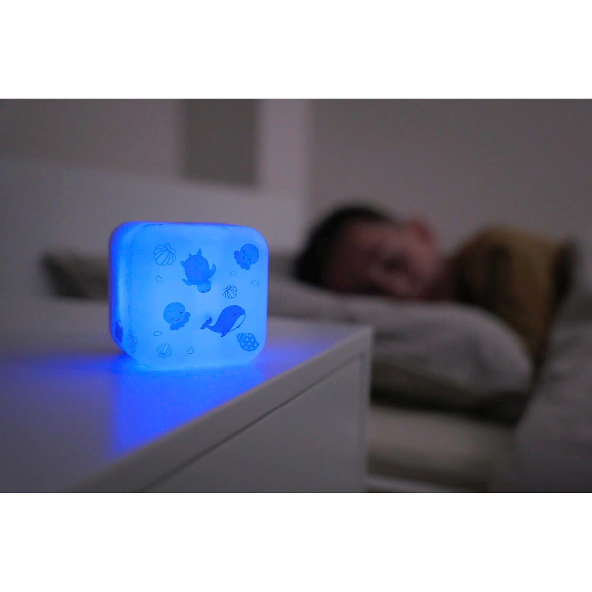 Nattlys Cube B 2-i-1 mobil og stikkontakt 7x7x7 cm - Cloud B