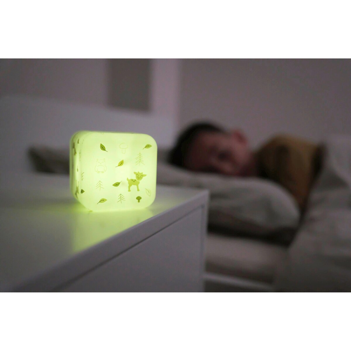 Nattlys Cube B 2-i-1 mobil og stikkontakt bakside