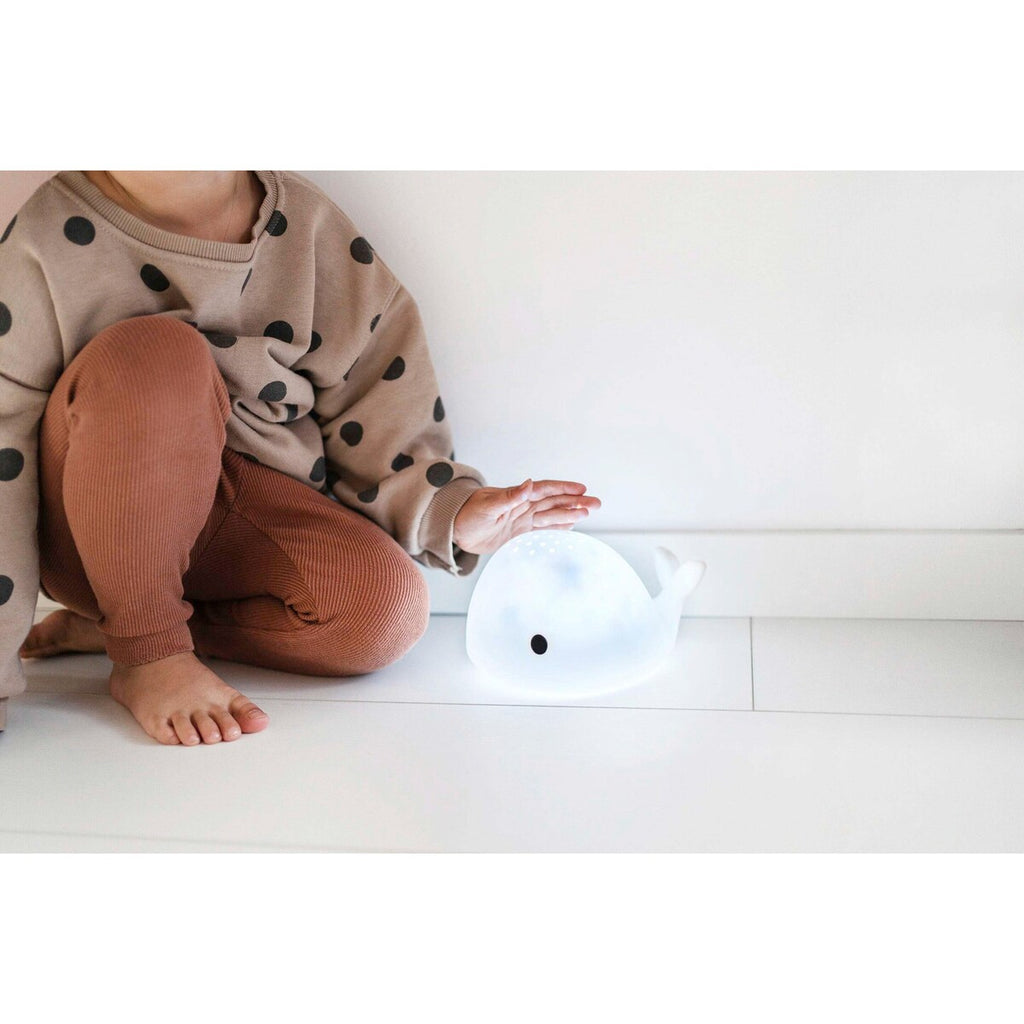 Nattlys med projektor hval Moby i silikon bakside