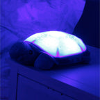 Montert Nattlys Twinkling Twilight Turtle med stjerneprojeksjon i barnerom