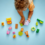 Detalj av LEGO DUPLO figurer i Ole Brumms bursdagsfest 10457