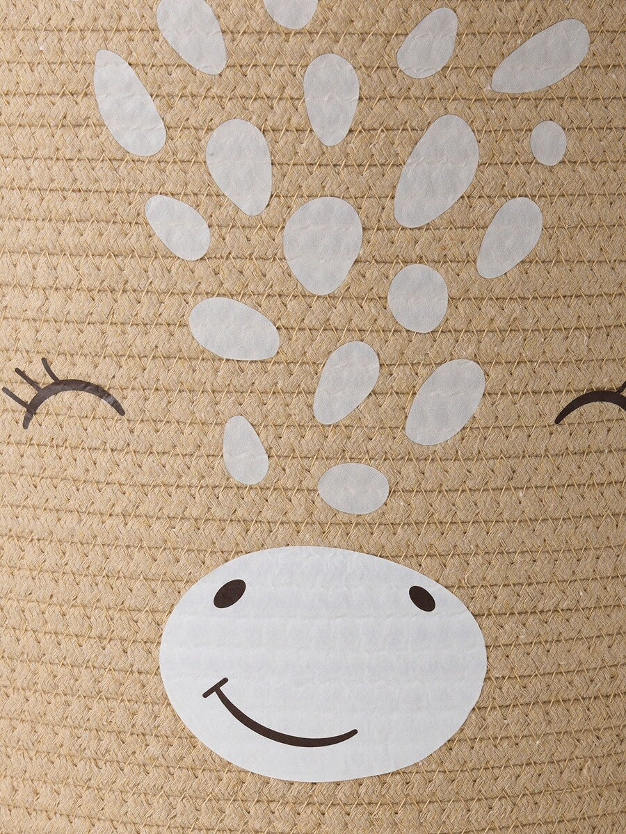 Oppbevaringskurv i bomullstau sjiraffmotiv 45x35 cm detalj av giraffører