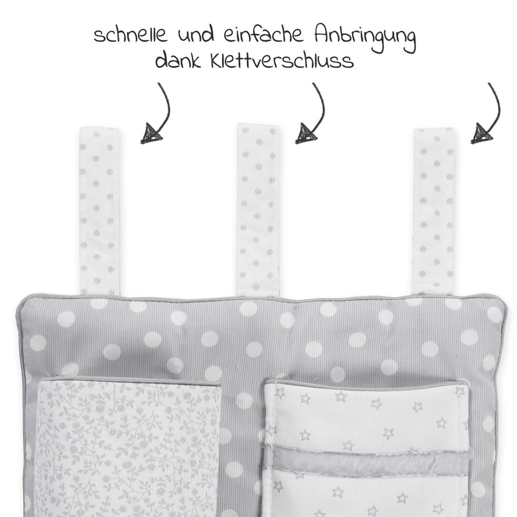 Detalj av oppbevaringslomme til alle babybay sidesenger perlegrå materiale