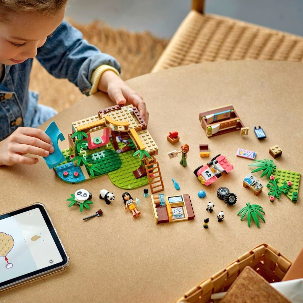 Detalj av pandafigurer i Panda-pleiestasjon 243 deler fra 7 år - LEGO® Friends