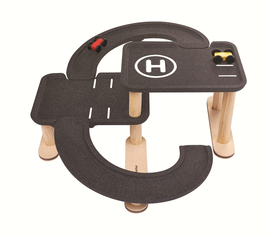 Bakside av Parkeringshus lite i tre med helikopterplass 51,6 cm