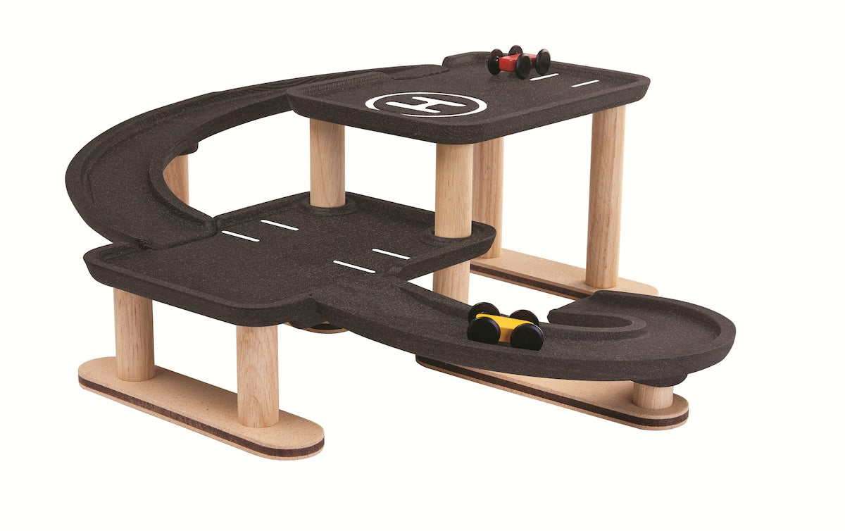 Montert Parkeringshus lite i tre med helikopterplass 51,6 cm med biler