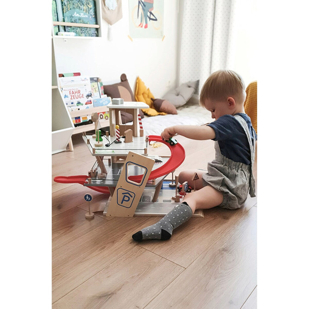 Montert Parkeringshus Premium med heis og bilvask med biler