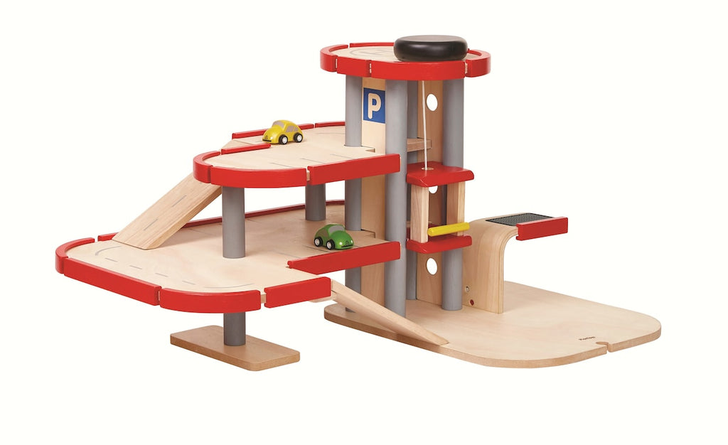 Parkeringshus stort i tre med heis 3 etasjer 60 cm forfra