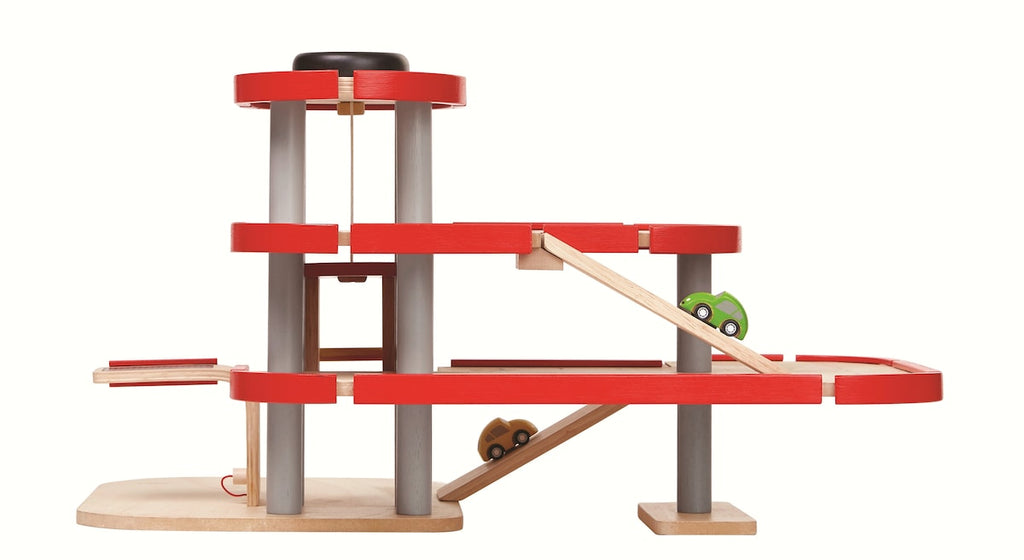 Parkeringshus stort i tre med heis 3 etasjer 60 cm bakside