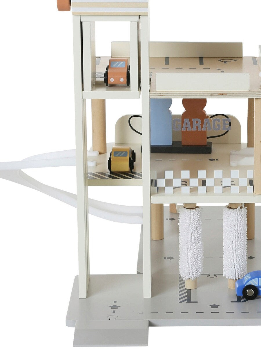 Oversiktsbilde av Parkeringshus i tre med 3 etasjer og heis FSC® 50x50 cm