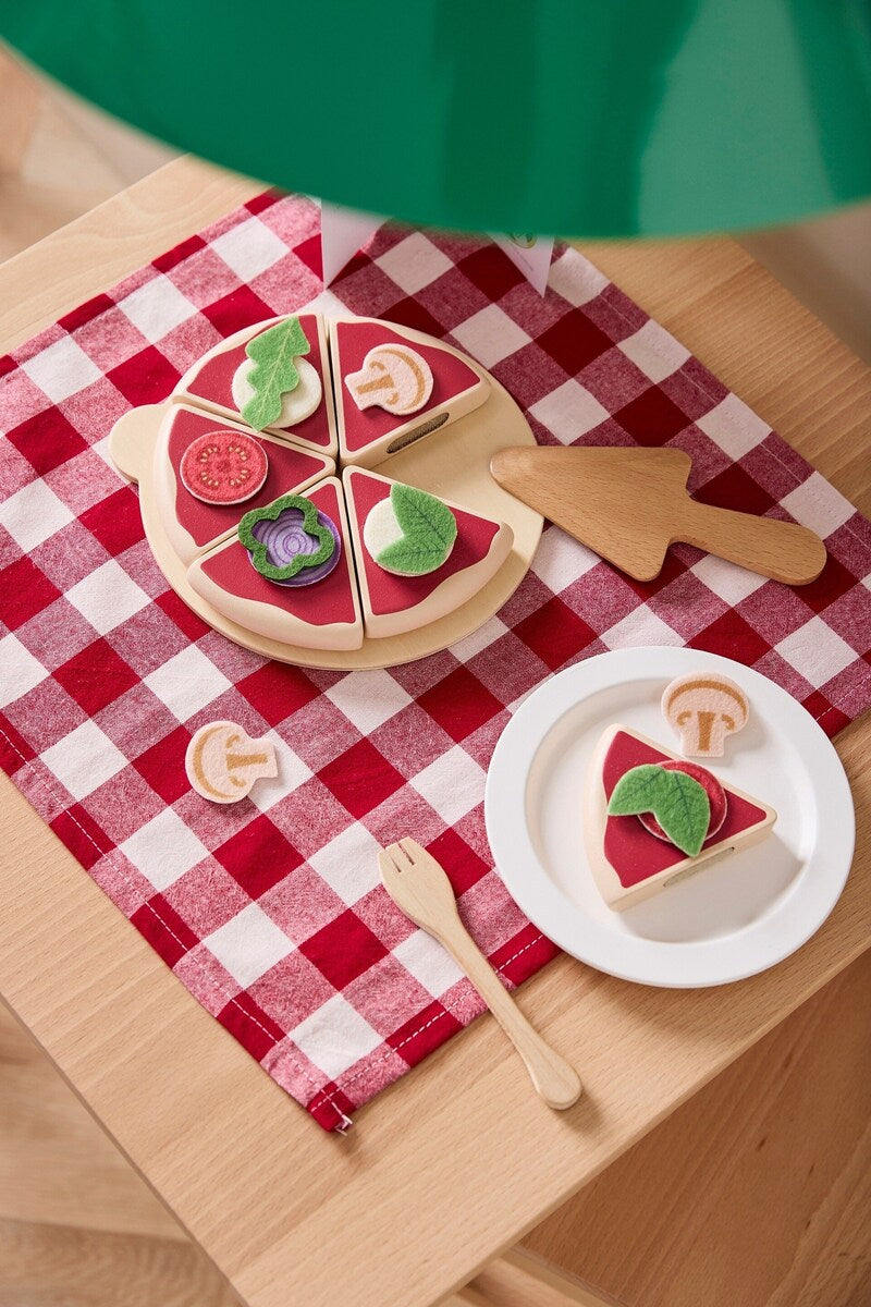 Pizzasett i tre med 22 tilbehør i filt 18 cm pizzaheber og brett