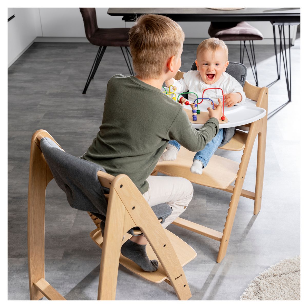 Kompatibilitetsskilt på Play Tray basis uten leker til barnestol Arketa